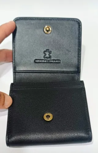 Monedero casual de hombre con línea en contraste "