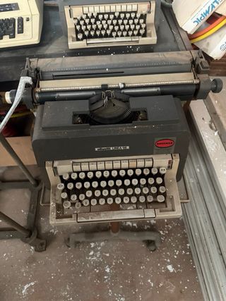 4 Macchine da scrivere Olivetti Linea 98