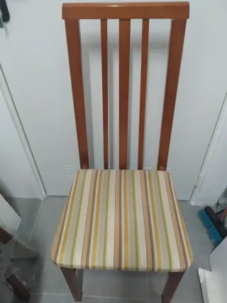 4 Sillas de Comedor Tapizadas , son las cuatro