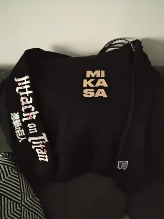 Sudadera Attack on Titan Mikasa Negra, da masctall