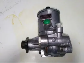 Bomba dirección asistida Mercedes Benz