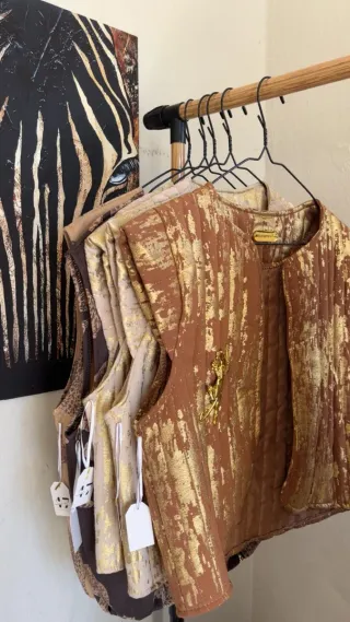 Chaleco Madame Beige y Oro.