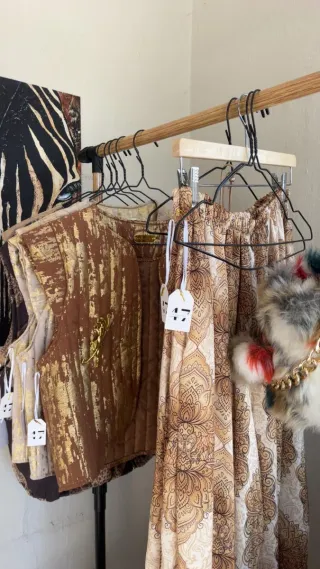 Chaleco Madame Beige y Oro.