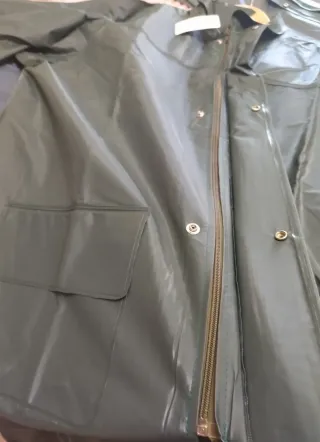 Chubasquero impermeable verde completo