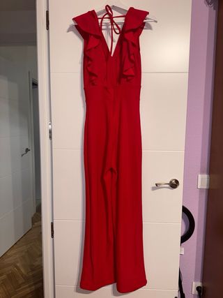 Mono rojo espalda descubierta volantes