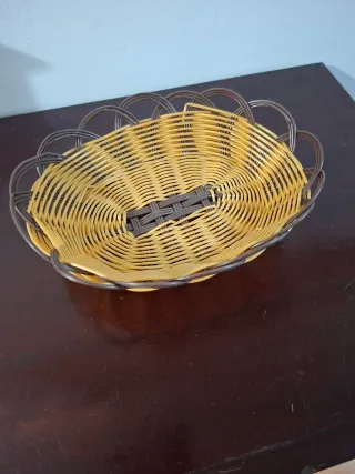 2 Cestas de mimbre y madera