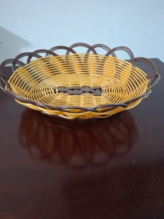 2 Cestas de mimbre y madera