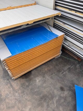 Panel sándwich aislante