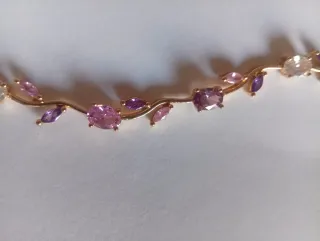 Bracciale con pietre rosa e viola