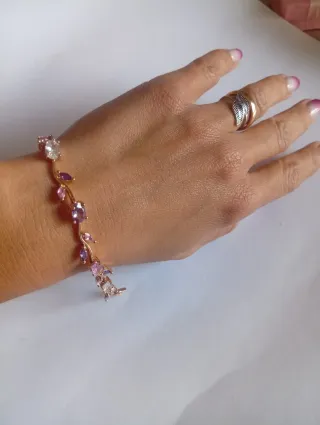 Bracciale con pietre rosa e viola