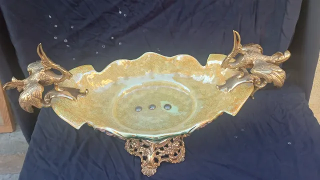 Frutero de Bronce con Figuras