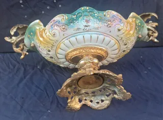 Frutero de Bronce con Figuras