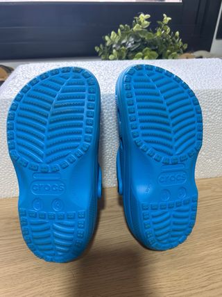 Crocs Azules talla 32-33