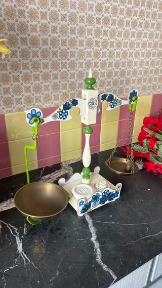 Balanza antigua decorada