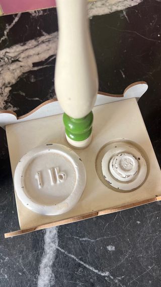 Balanza antigua decorada