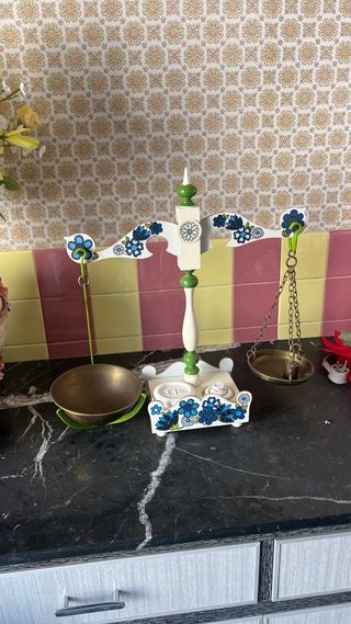 Balanza antigua decorada