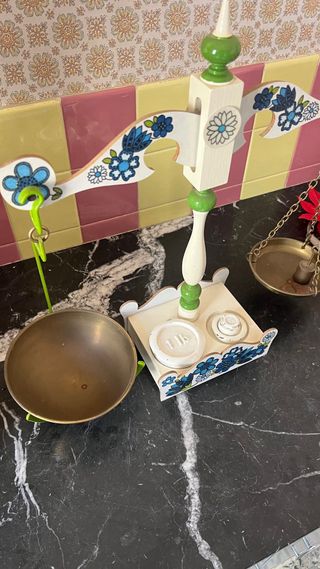 Balanza antigua decorada