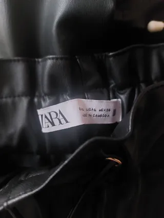 Pantalones Zara efecto piel negros Talla L