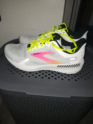 Deportivas Brooks Launch hombre. Talla 42.