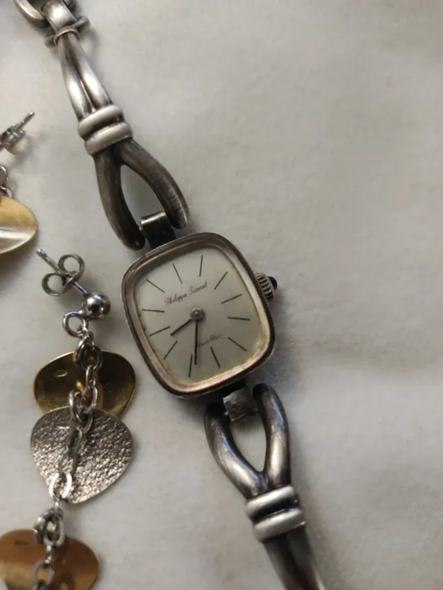 Lote de bijuterias antigas: brincos e relógio