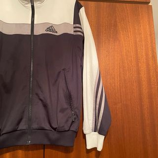 Sudadera Adidas clásica gris, morada y blanca