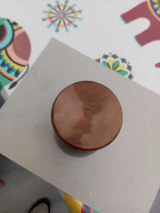 Cáliz de madera oscuro