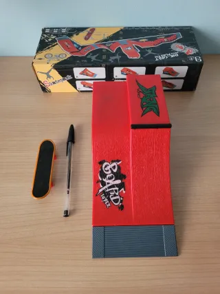 Skatepark y 5 Patinetes Fingerboard