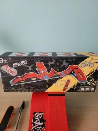 Skatepark y 5 Patinetes Fingerboard