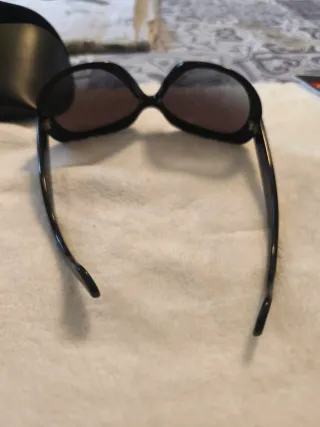 Occhiali da sole Ray-Ban neri e marroni