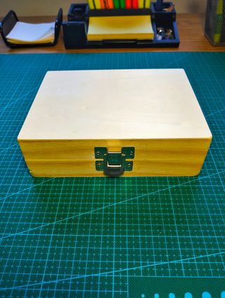 Estuche de madera con 12 fresas de 8mm. Nuevas