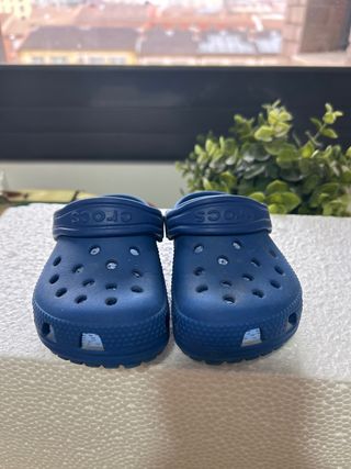 Crocs azules C6 talla 22-23
