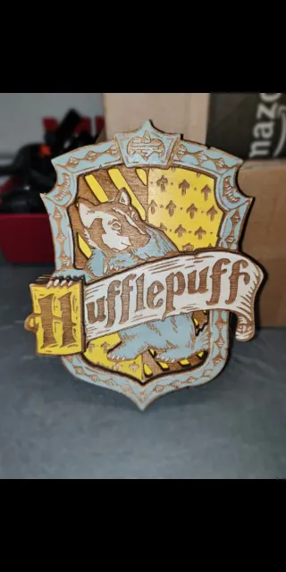 Stemma Tassorosso artigianale in legno