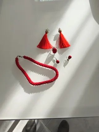 Set gioielli: collana, orecchini e anello