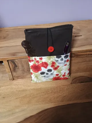 Funda acolchada calaveras y rosas