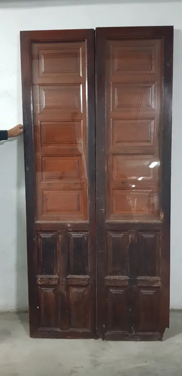 Balcón de madera antiguo