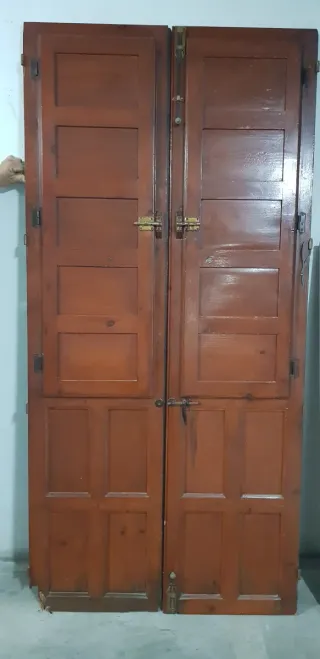 Balcón de madera antiguo