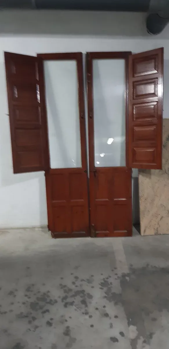 Balcón de madera antiguo