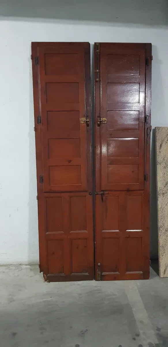 Balcón de madera antiguo