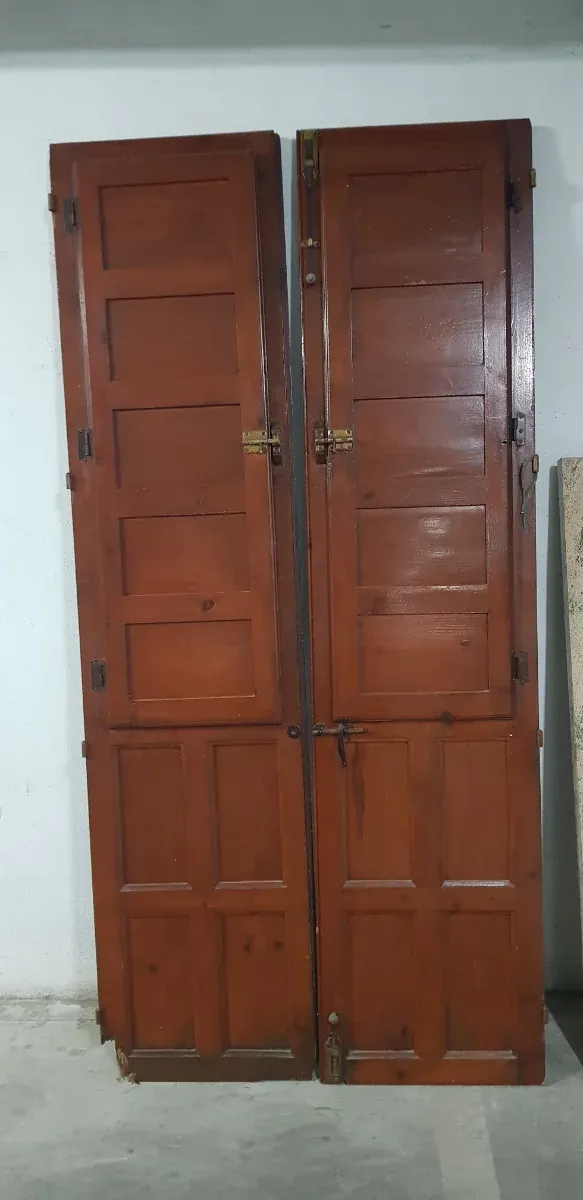 Balcón de madera antiguo