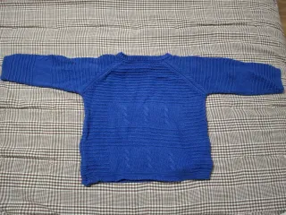 Jersey azul con ballena bordada de la marca Tizzas