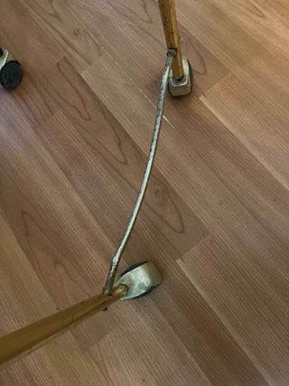 Mesa auxiliar redonda con ruedas