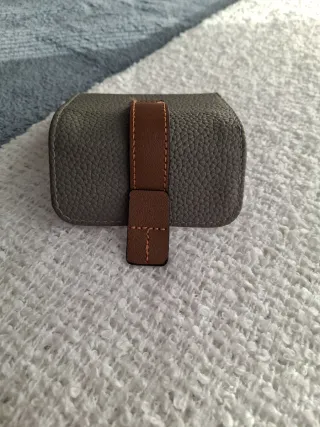 Tarjetero símil piel gris y marrón