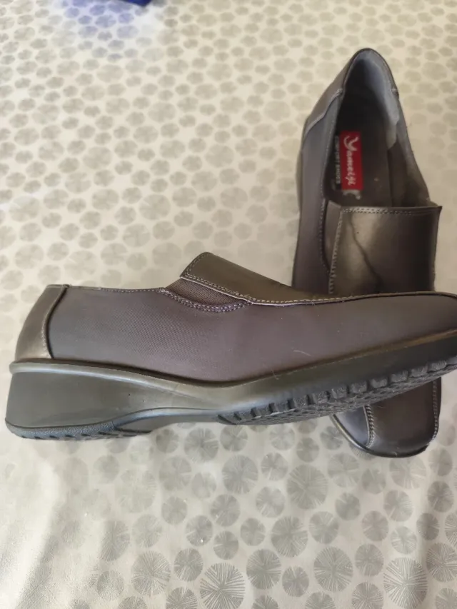 Zapatos cómodos mujer grises. 41