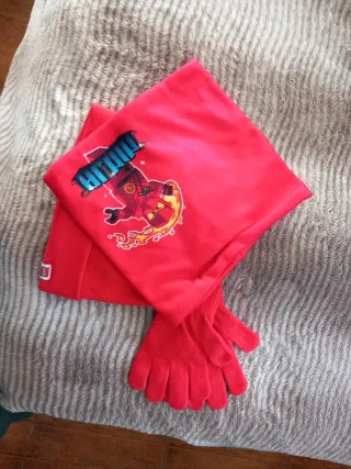 Conjunto Lego Niño Rojo para 6/8 años.