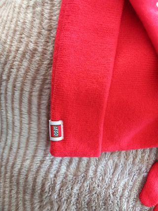 Conjunto Lego Niño Rojo para 6/8 años.