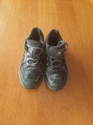 Zapatillas Salomon Negras y Grises