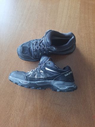 Zapatillas Salomon Negras y Grises