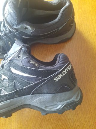 Zapatillas Salomon Negras y Grises