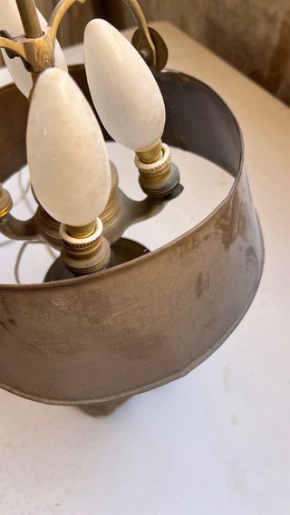 Lámpara de metal antigua