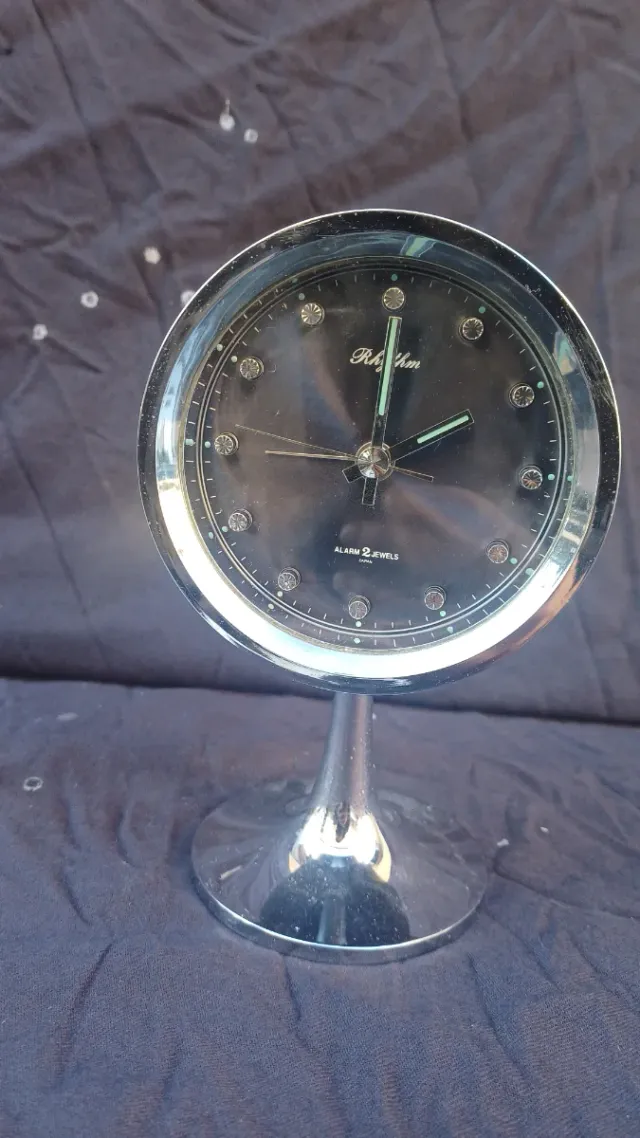 Reloj de mesa Rhythm vintage